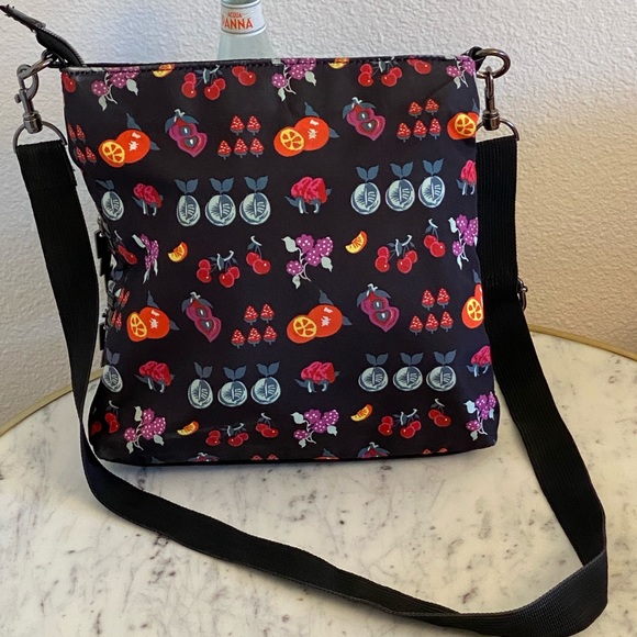 Betsey Johnson handbag - Picture 2 of 6